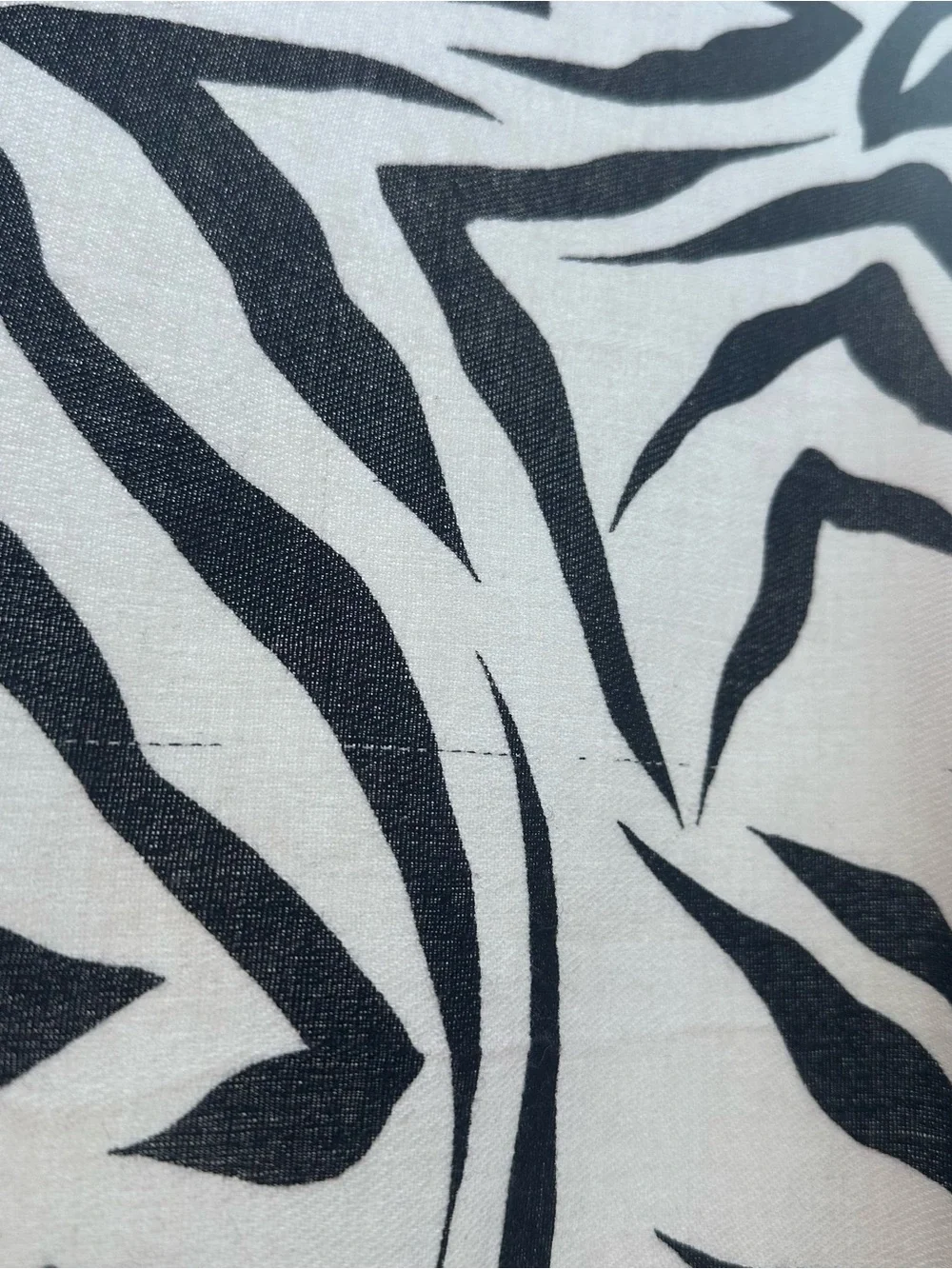 Tolani silk/pashmina Abstract Zebra Print Scarf Wrap Shawl Black Ivory Fringe